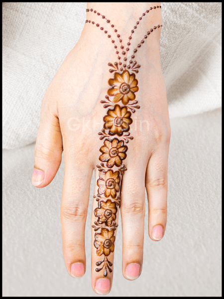 finger mehndi design